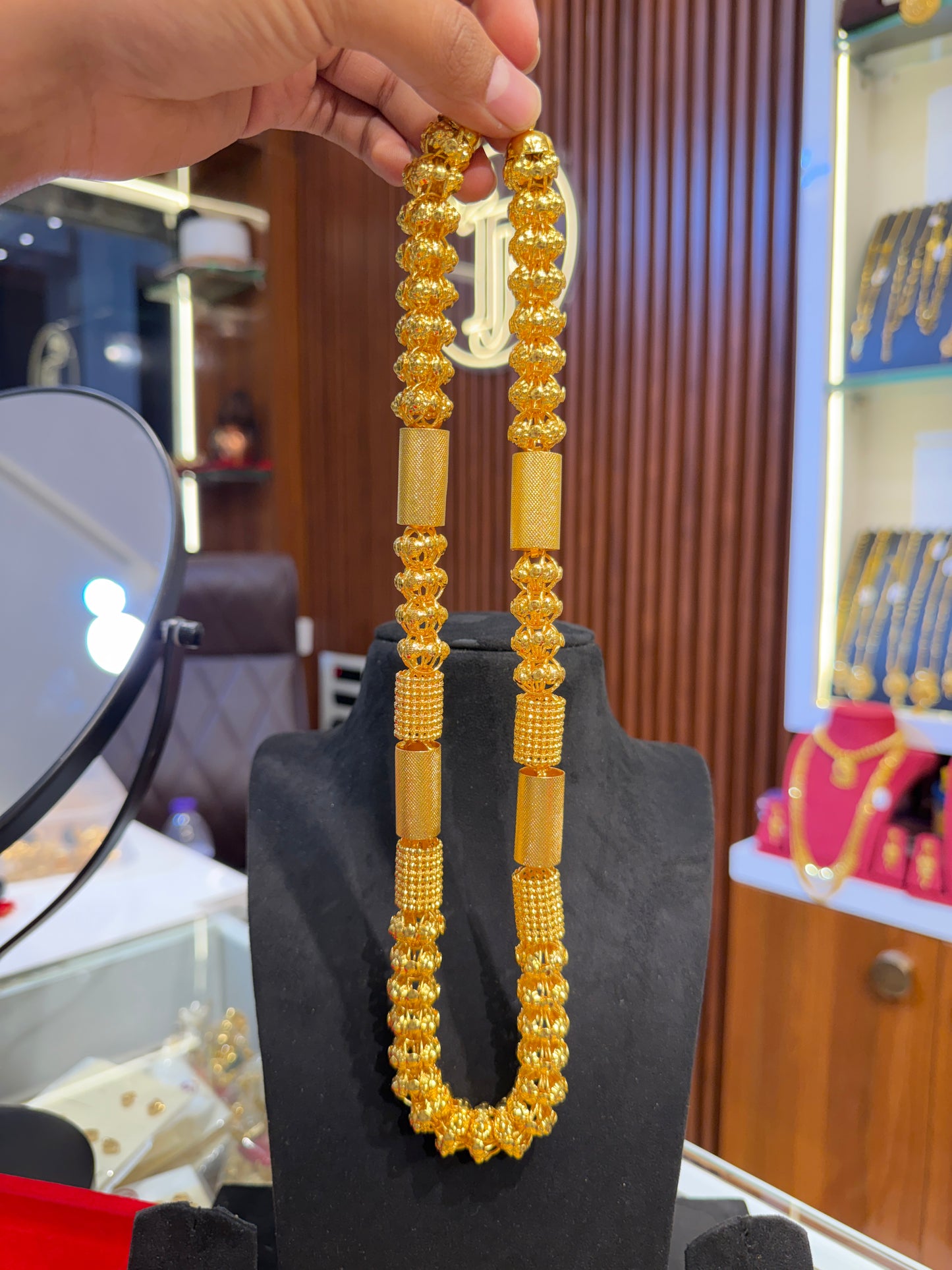 Hollow Chain ⭐⭐⭐☆☆ 3.0 (8,990)