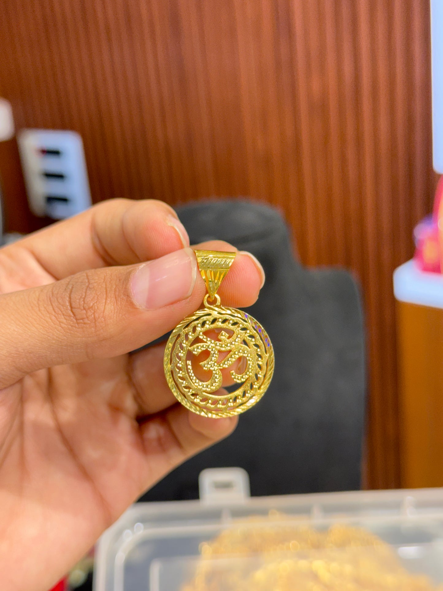 Om pendent ⭐⭐⭐⭐☆ 3.9 (4,610)