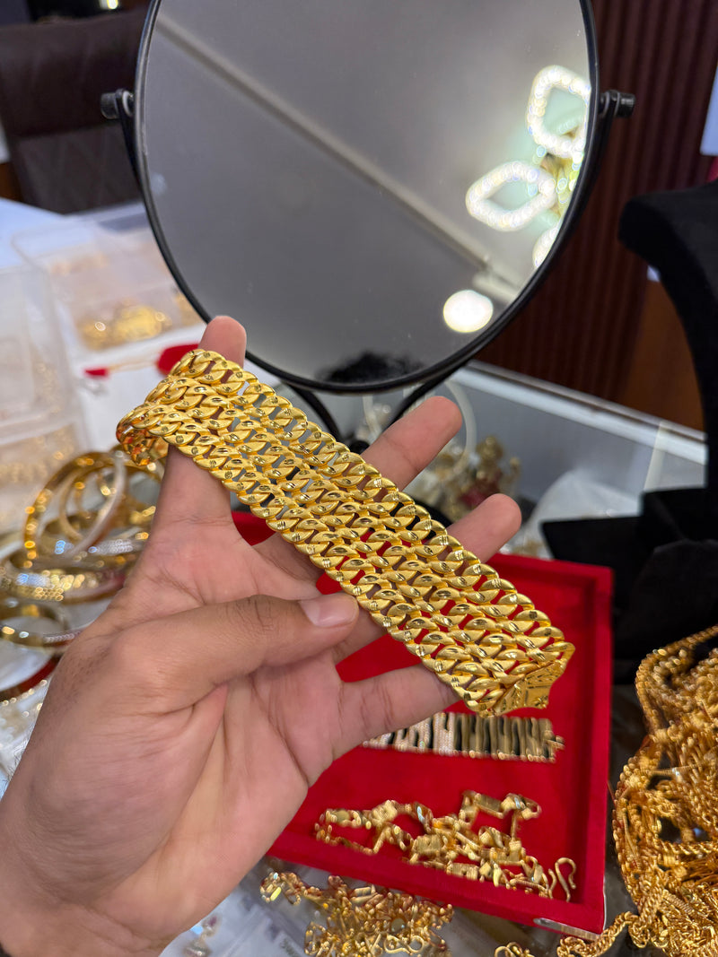 Bracelet