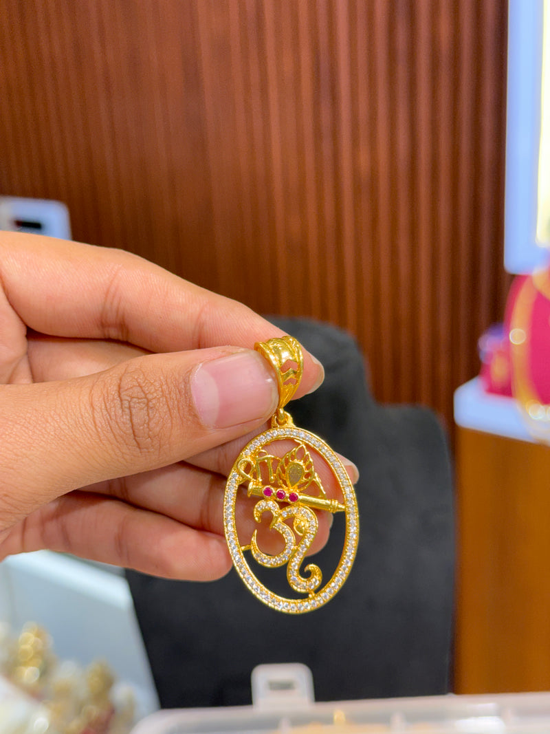 Om pendent