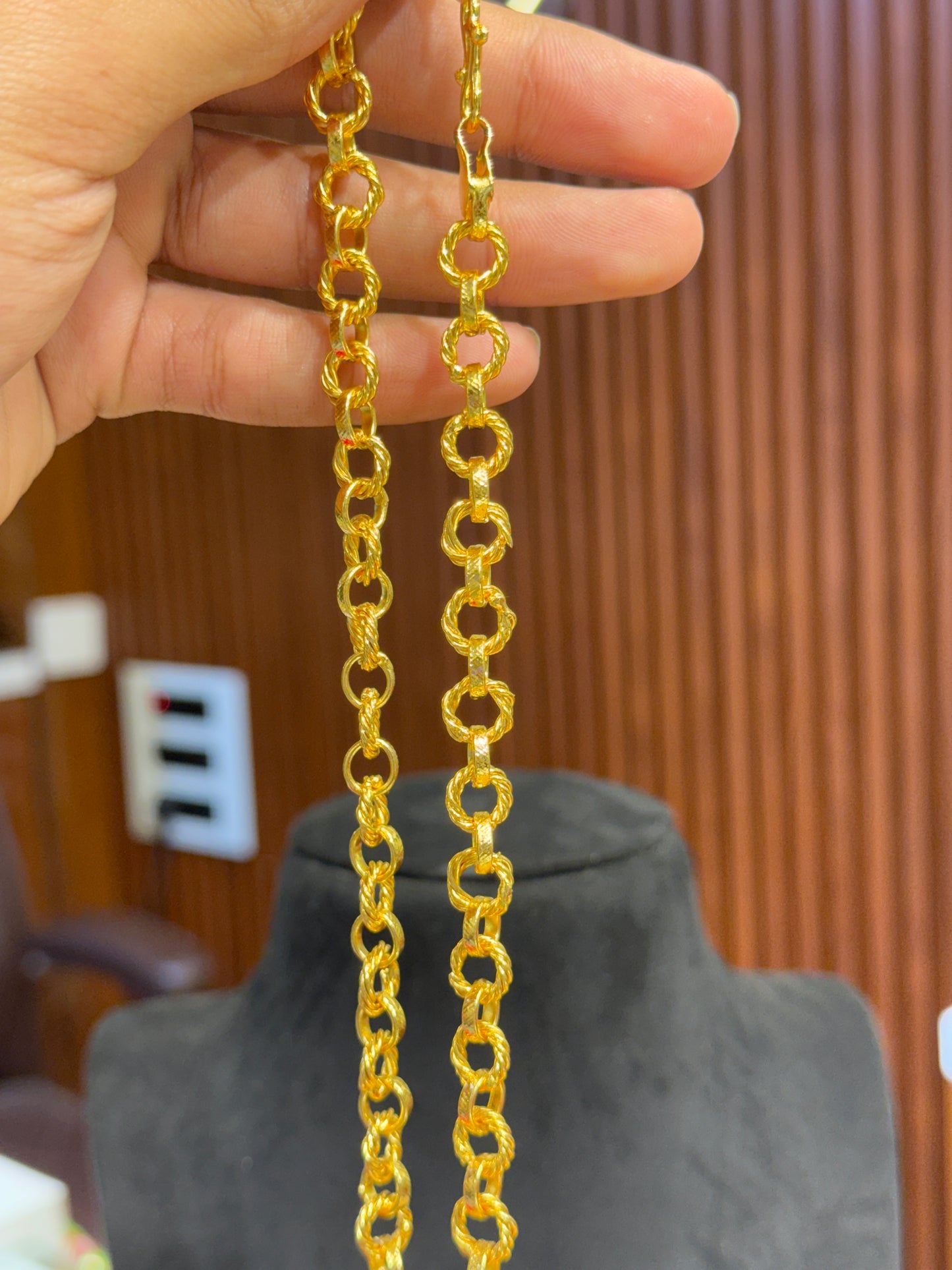 Chain.	⭐⭐⭐⭐⭐ 4.8 (9,430)