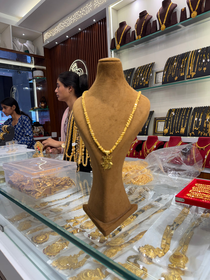 Chain +lion pendant