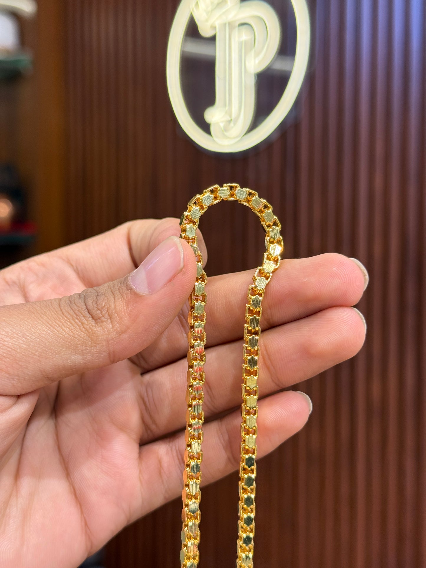 Big box chain ⭐⭐⭐⭐☆ 4.3 (14,950)