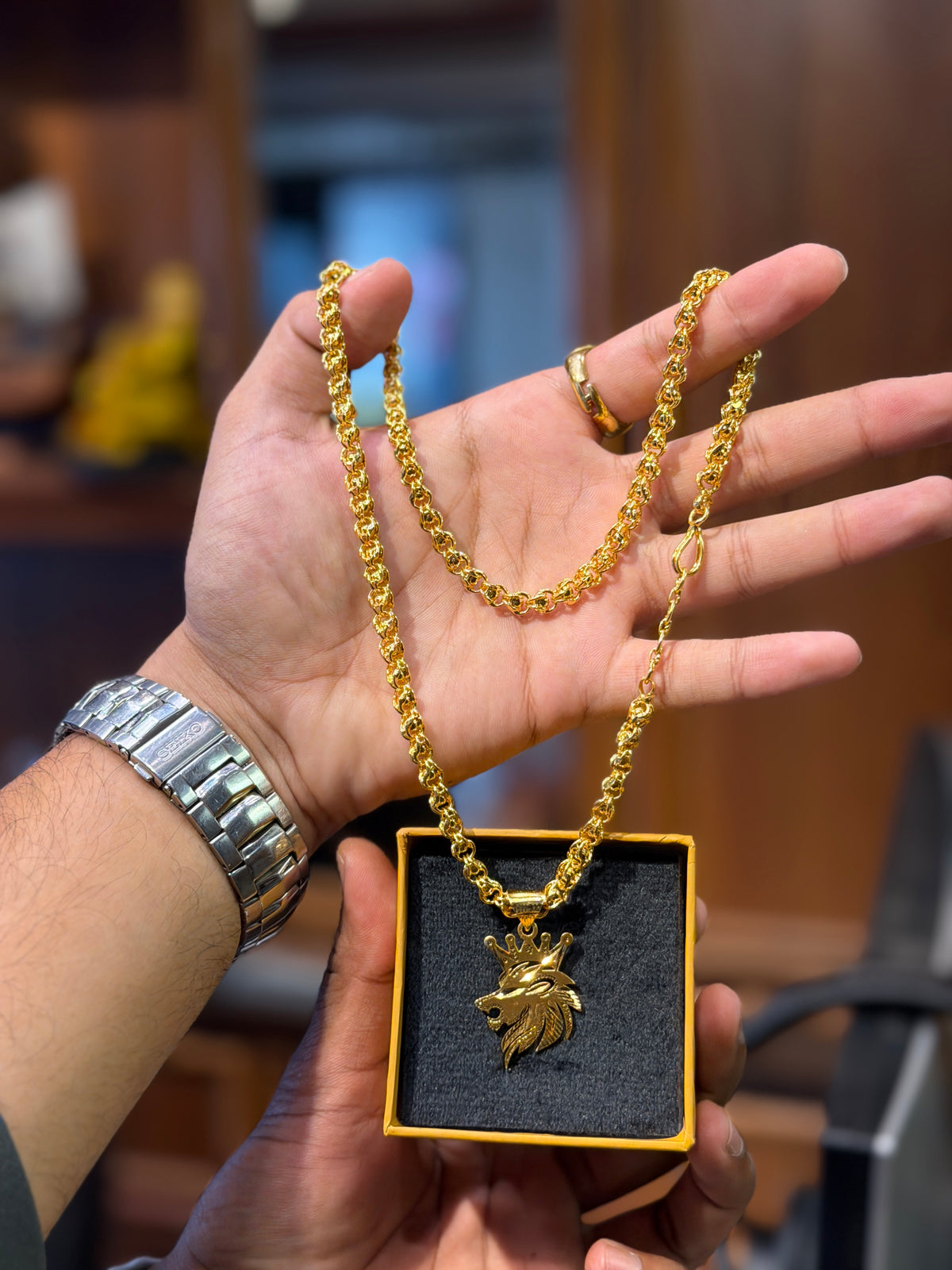 South chain + lion pendent 🦁