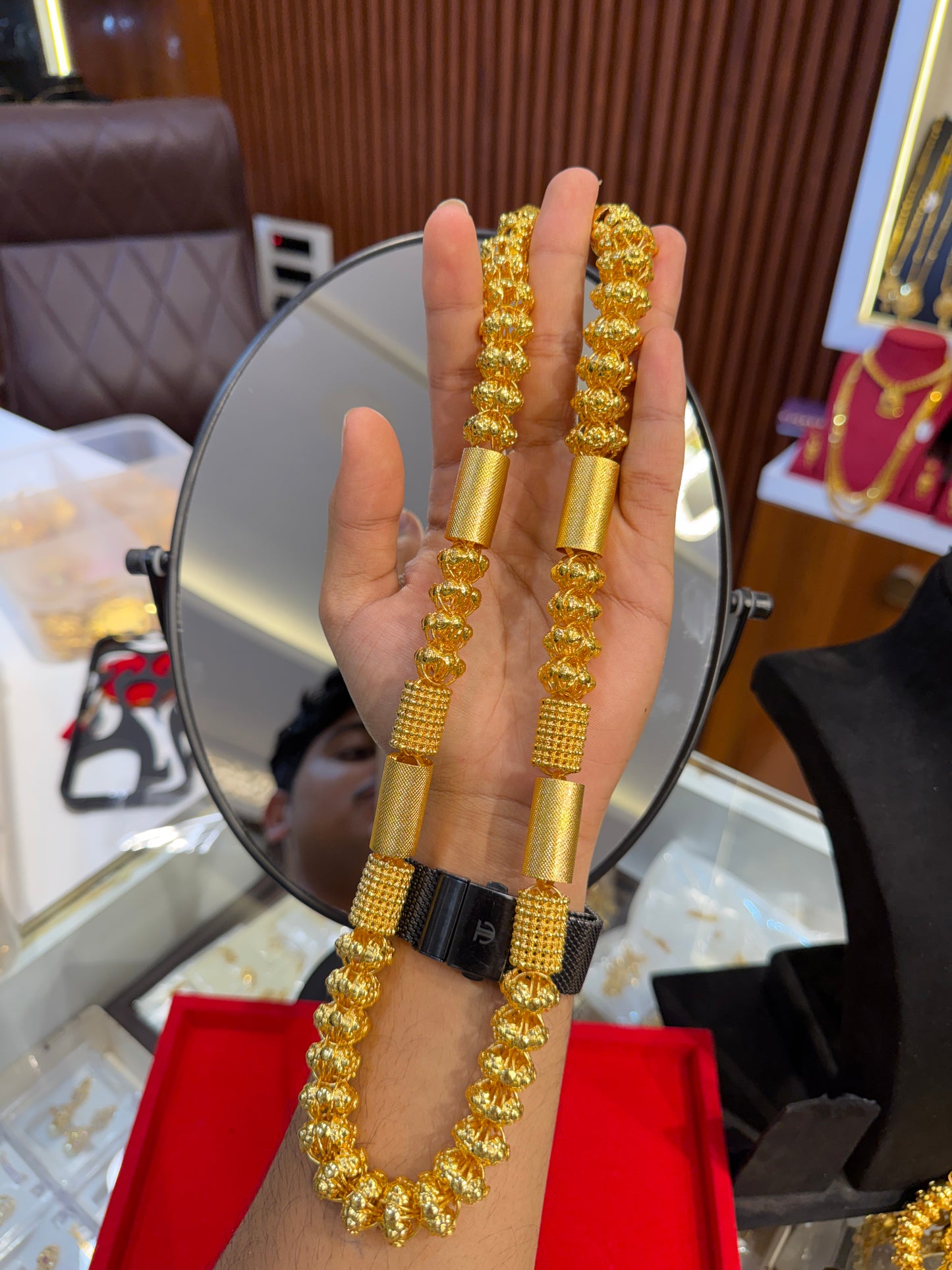 Hollow Chain ⭐⭐⭐☆☆ 3.0 (8,990)