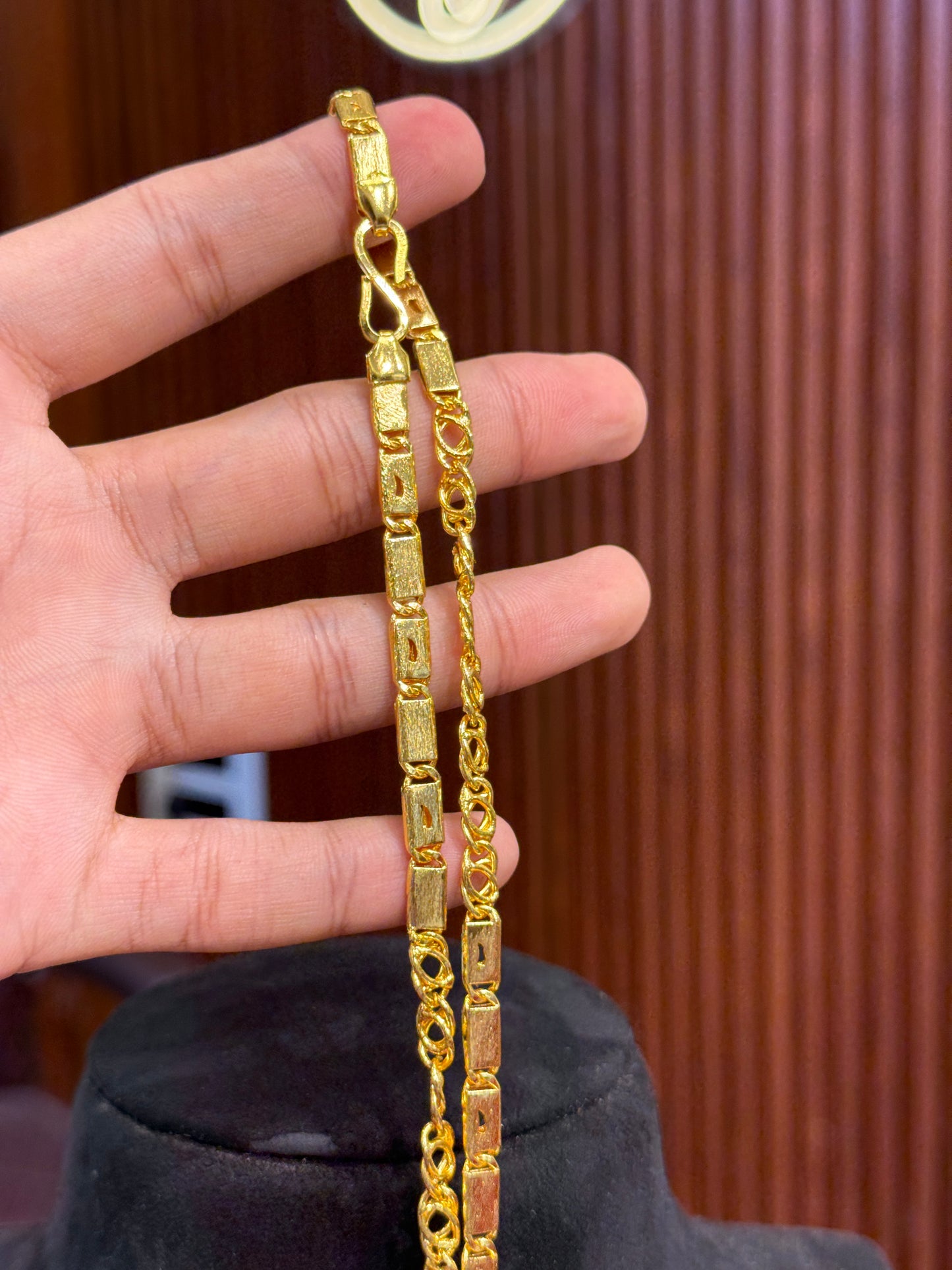 Chain ⭐⭐⭐⭐☆ 3.7 (7,960)