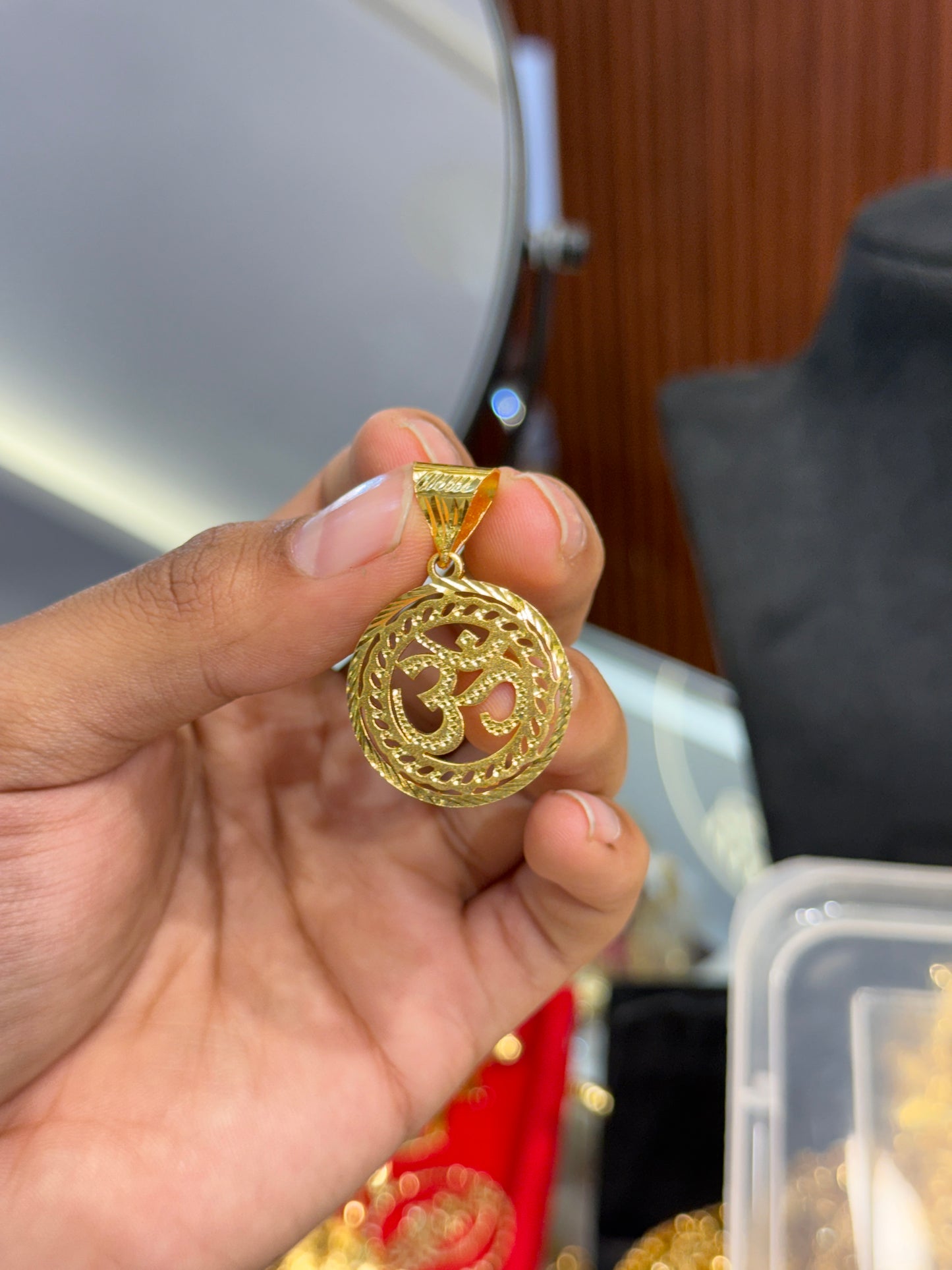 Om pendent ⭐⭐⭐⭐☆ 3.9 (4,610)